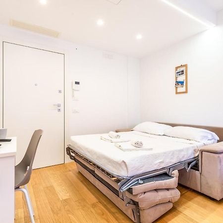 Central & Elegant Room Near The Station Bari Bagian luar foto