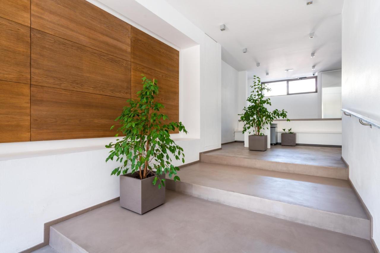 Central & Elegant Room Near The Station Bari Bagian luar foto