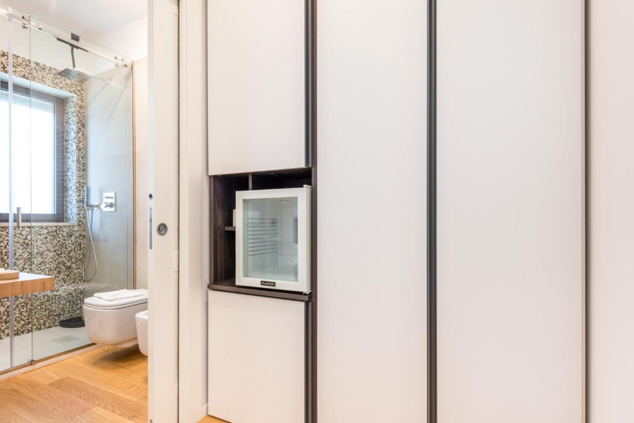 Central & Elegant Room Near The Station Bari Bagian luar foto